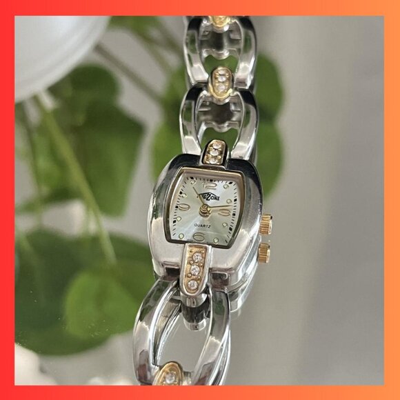 Vintage Timezone Womens Stainless Steel Silver Watch - Picture 2 of 6